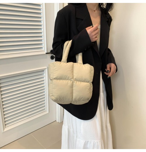 Women's Fashion Quilted Shoulder Bag Large Capacity Warm Puffer Tote Handbag with Single Strap Portable Polyester Lining