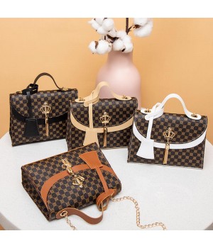 Hot Selling Korean Style 2023 Small Square Bags Alloy Ornament Commerce Travel Handbags for Girls